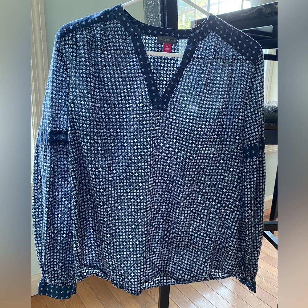 EUC Vince Camuto sheer long sleeve blouse